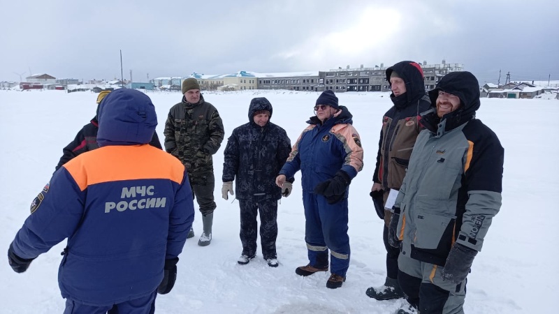 Толщину льда на камчатских водоёмах замеряют инспекторы ГИМС