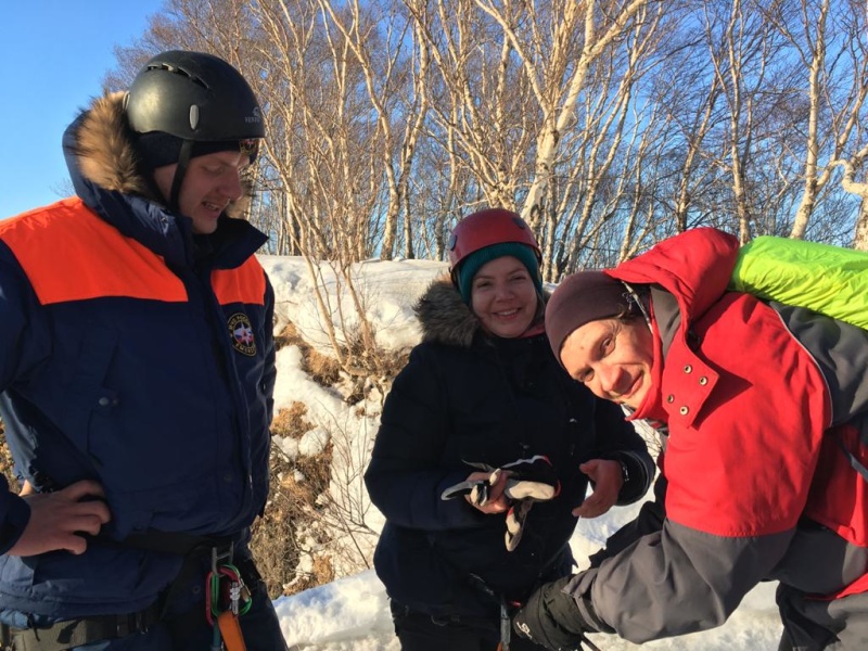 На Камчатке спасатели оказали помощь семейной паре в районе бухты Малой Лагерной