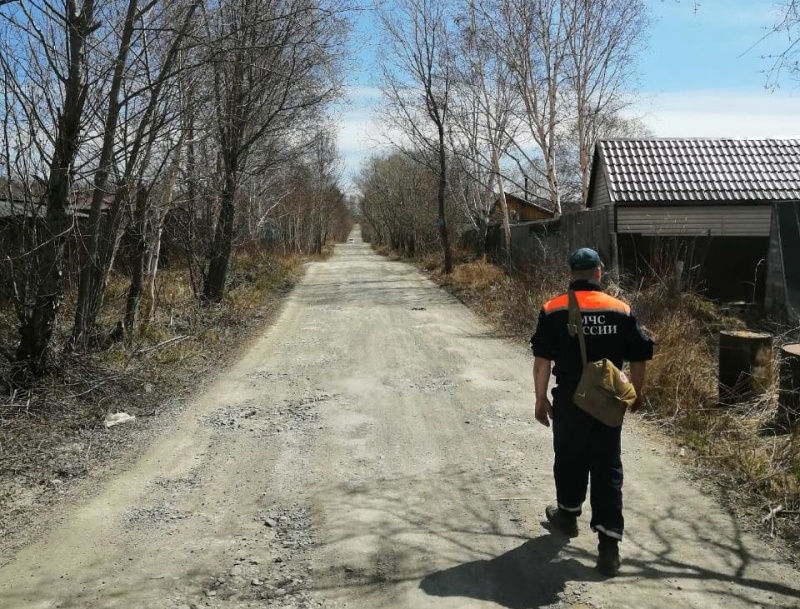 На Камчатке спасатели, полицейские и волонтёры чуть менее суток искали заблудившуюся в СОТах пенсионерку