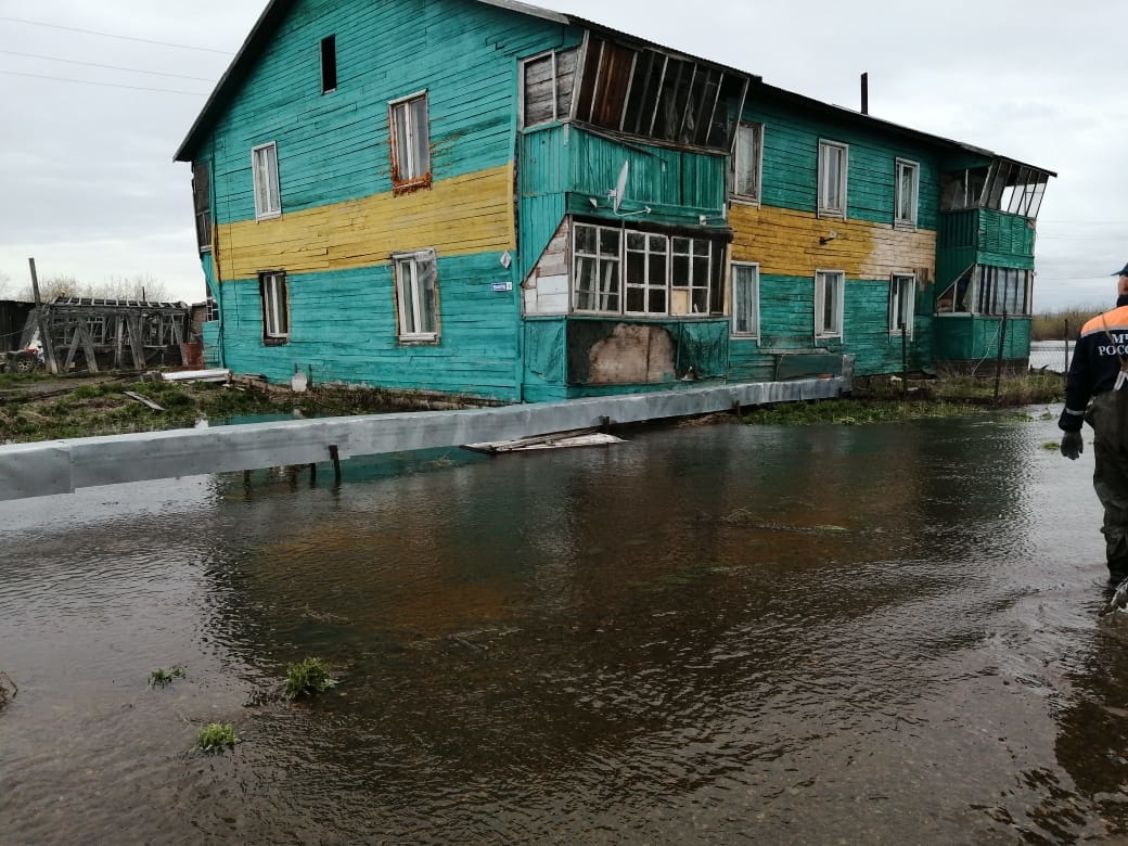 В Пенжинском районе Камчатки часть подтопленных территорий освободилась от  воды: спасатели продолжают оказывать помощь местным жителям - Новости -  Главное управление МЧС России по Камчатскому краю