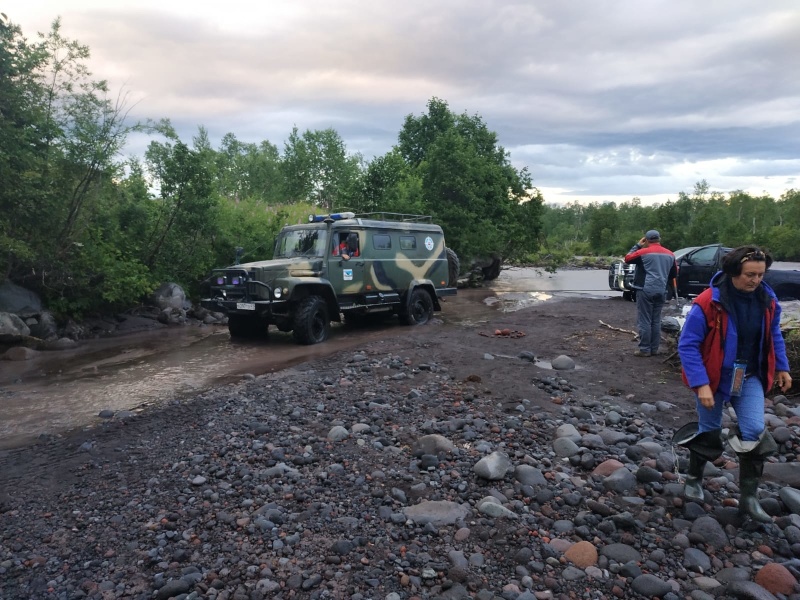 Автомобиль заглох при переезде через реку: в МЧС вновь призывают камчатских туристов к максимальной осторожности