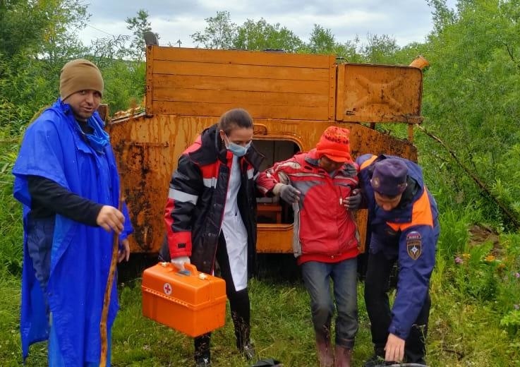 Заплутавшая в лесу пенсионерка провела там более суток: спасатели призывают камчатцев соблюдать осторожность при сборе дикоросов