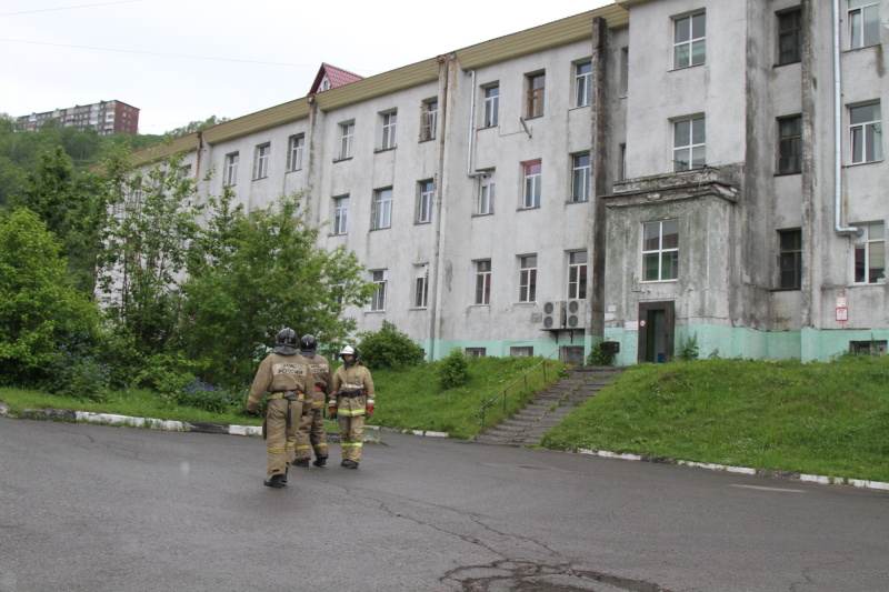 На Камчатке оперативные группы спасателей завершили обследование зданий. Напоминаем правила поведения при землетрясении