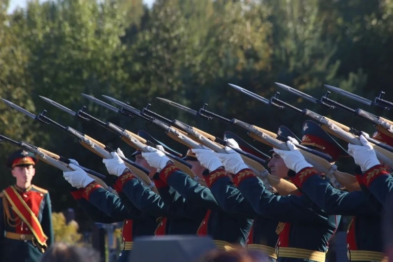 Героя России Евгения Зиничева похоронили на Северном кладбище Санкт-Петербурга