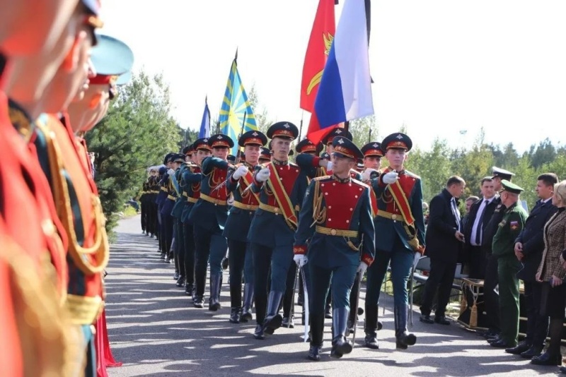 Героя России Евгения Зиничева похоронили на Северном кладбище Санкт-Петербурга